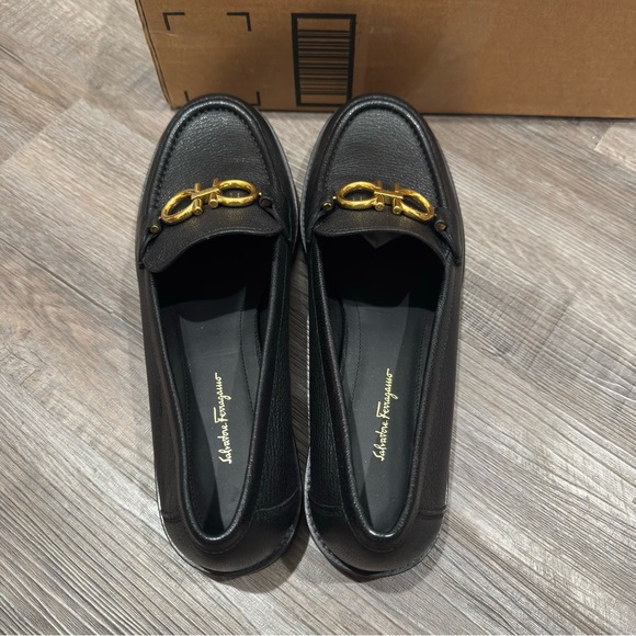 Salvatore Ferragamo Rolo Gancini Logo Embellished Textured Pebble Leather Loafer - Picture 8 of 14